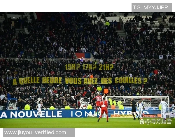 国王杯精彩对决那不勒斯大胜曼联乌龙球成比赛转折点