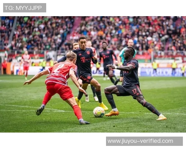 中超赛场惊现冷门拜仁狂胜巴萨五球引发全场震动