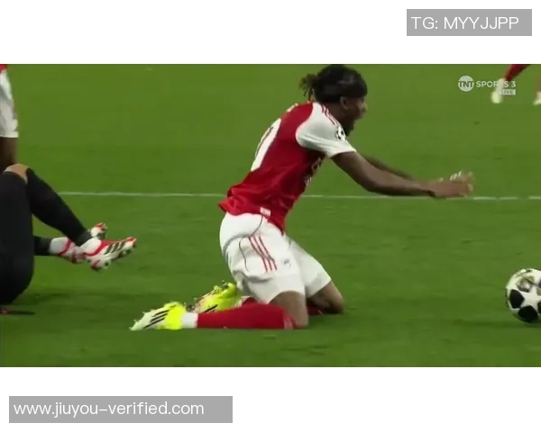 友谊赛精彩对决那不勒斯险胜阿森纳帽子戏法引发争议判罚